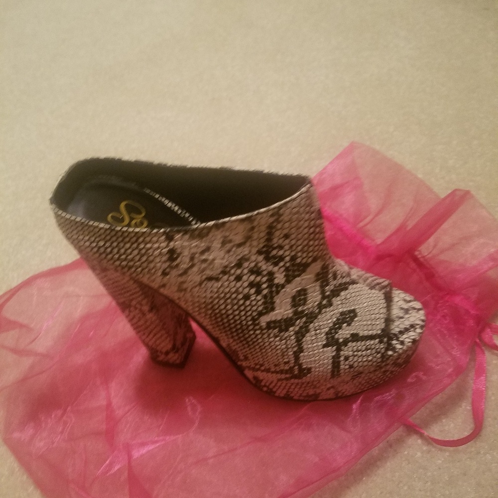 Shoes - Picture 2 of 3